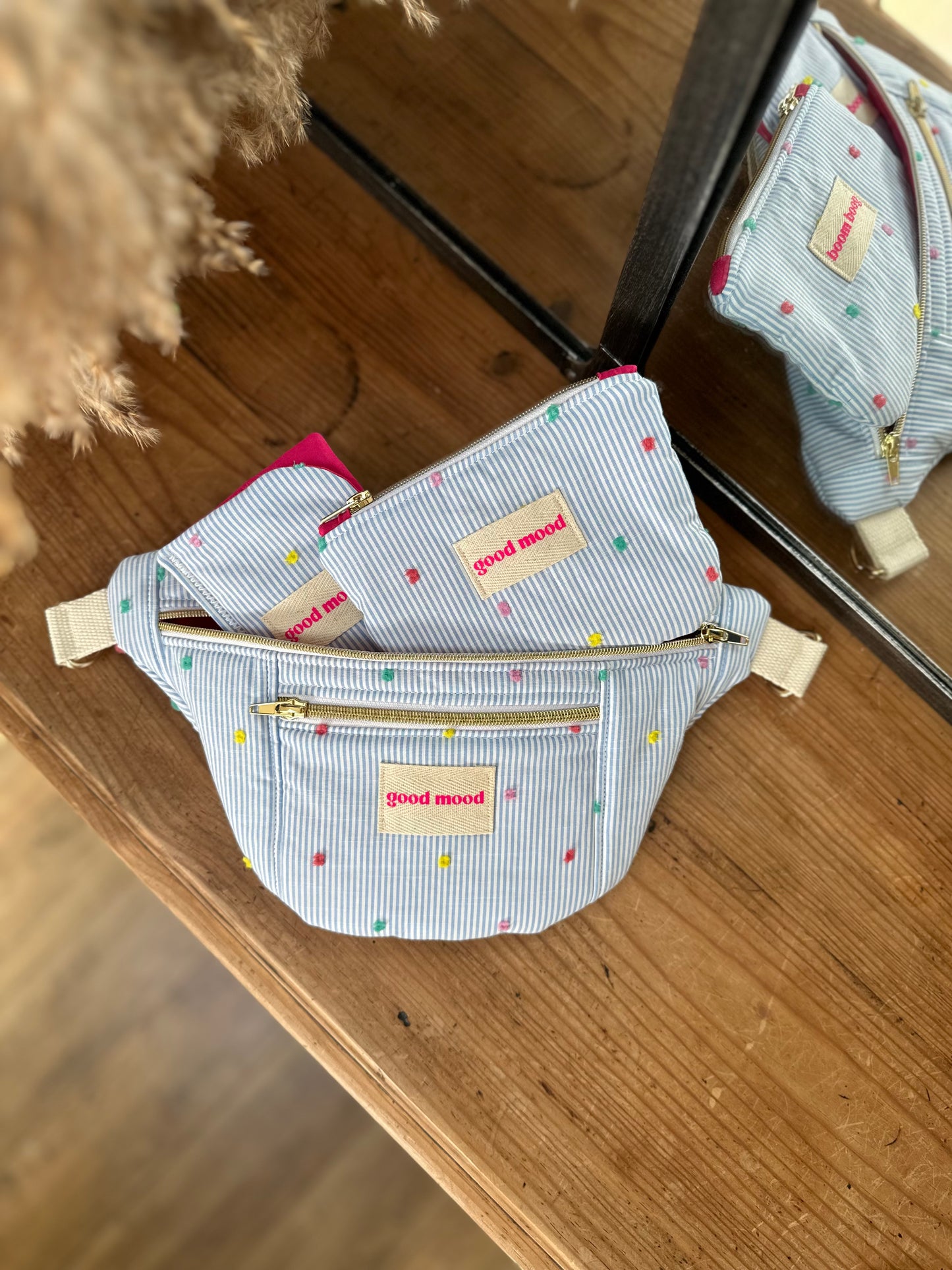 Etui à lunettes rayée bleu & blanc avec pompons – Happy Stripes | Sunshine Club