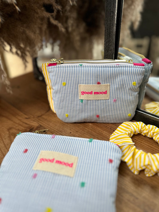 Pochette S rayée bleu & blanc avec pompons – Happy Stripes | Sunshine Club