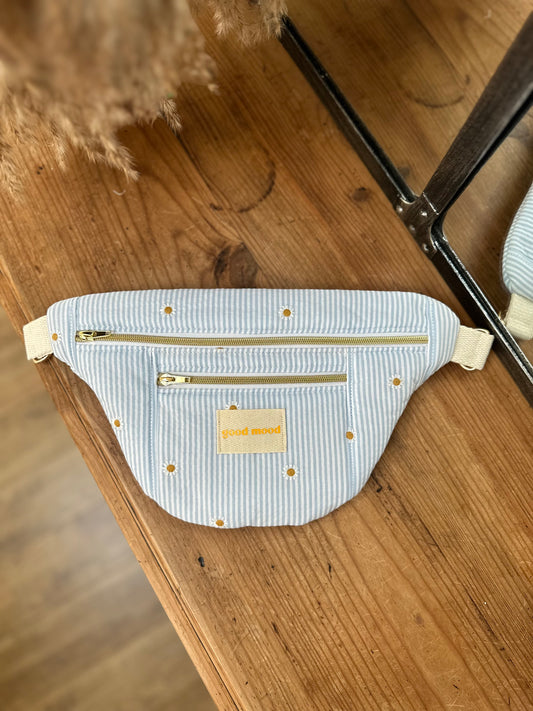 Banane rayée bleu & blanc à pâquerettes brodées – Bloom Babe | Sunshine Club