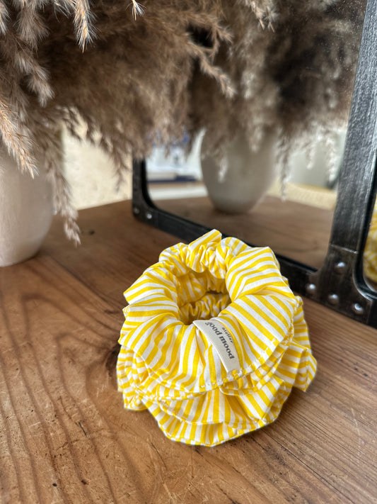 Chouchou rayée jaune & blanc – Lemon Glow 🍋| Sunshine Club