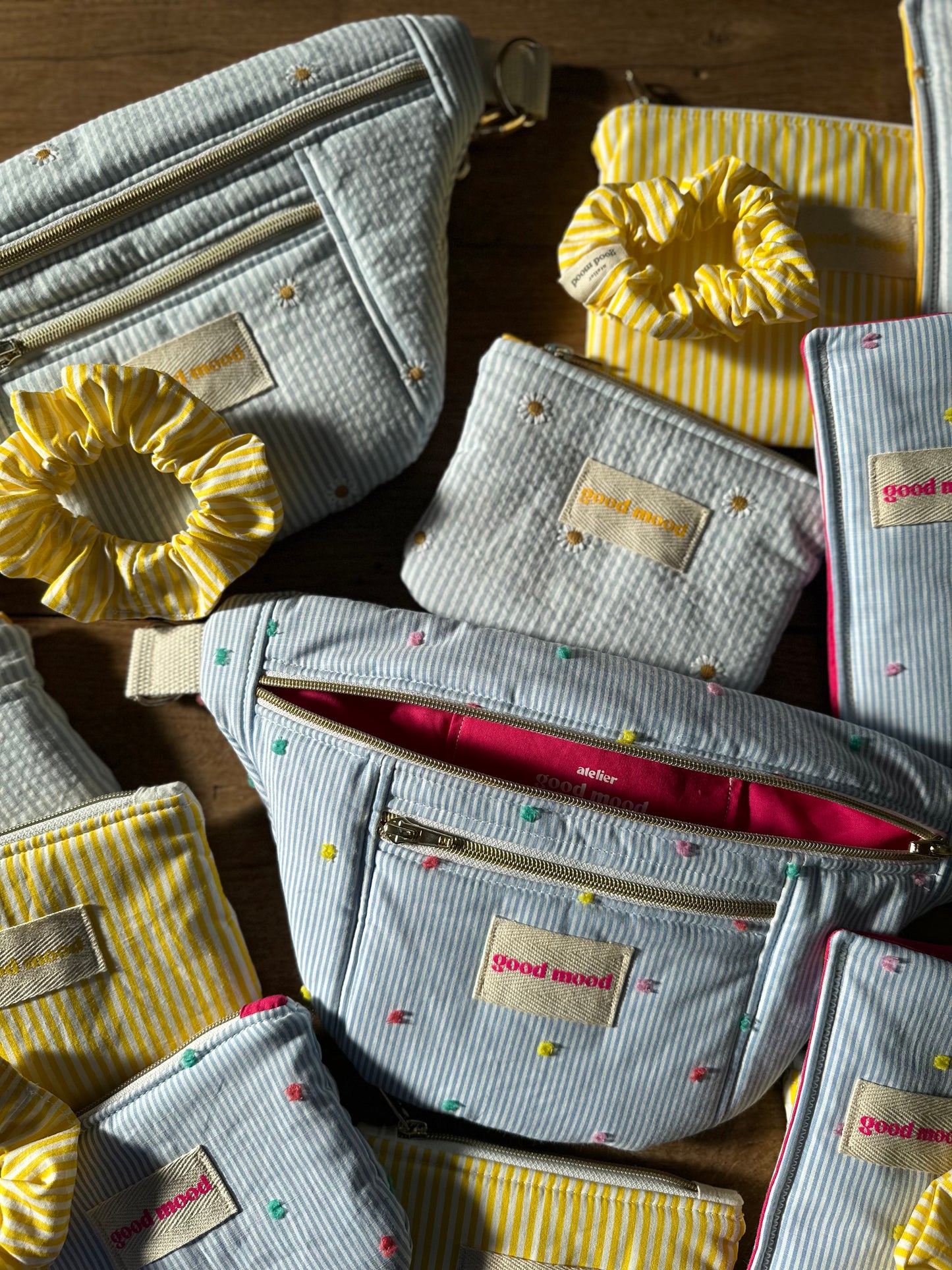Banane rayée bleu & blanc avec pompons – Happy Stripes | Sunshine Club